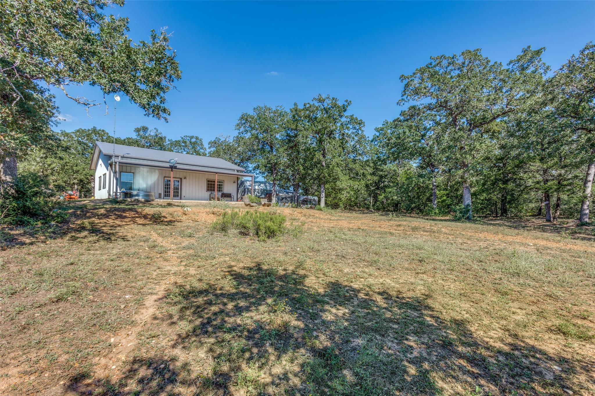 157 Cricket Hollow Ln, Smithville, TX 78957