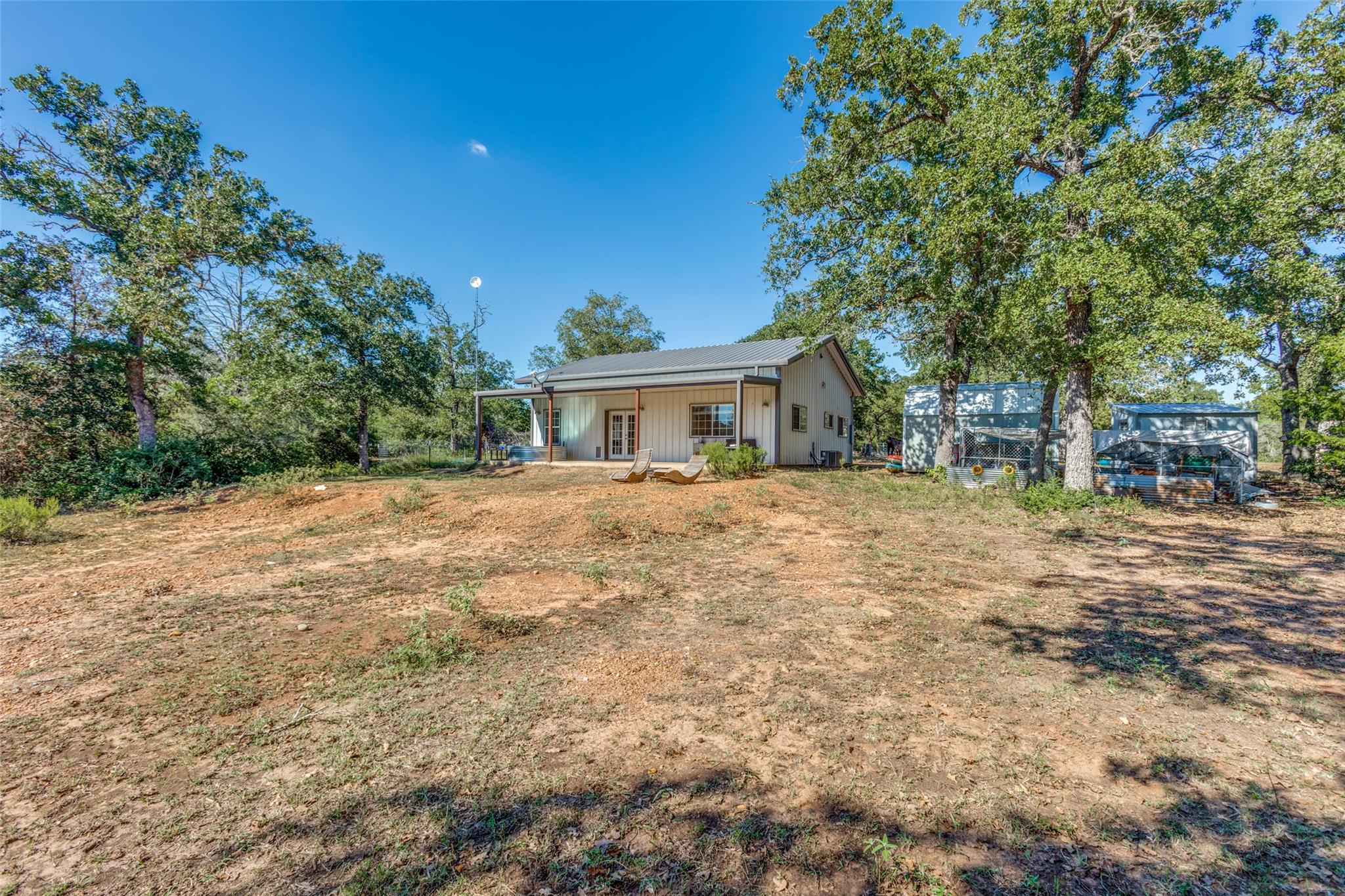 157 Cricket Hollow Ln, Smithville, TX 78957
