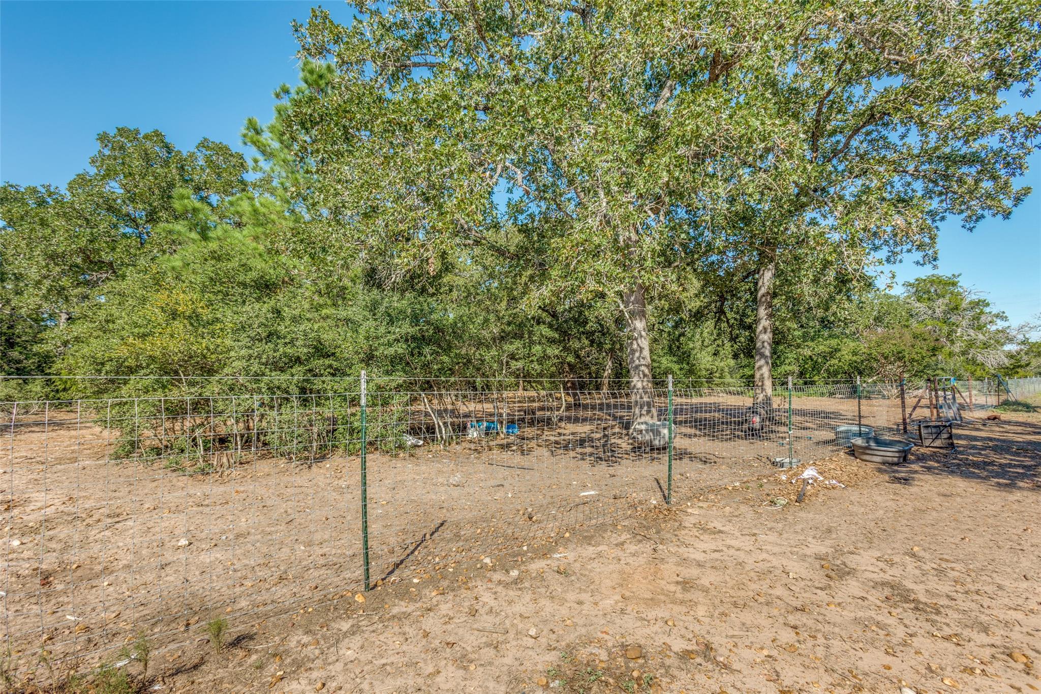 157 Cricket Hollow Ln, Smithville, TX 78957