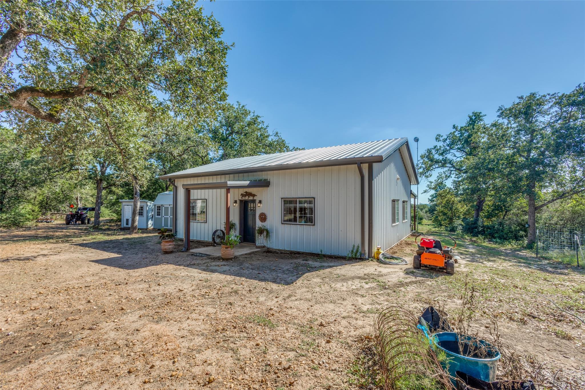 157 Cricket Hollow Ln, Smithville, TX 78957