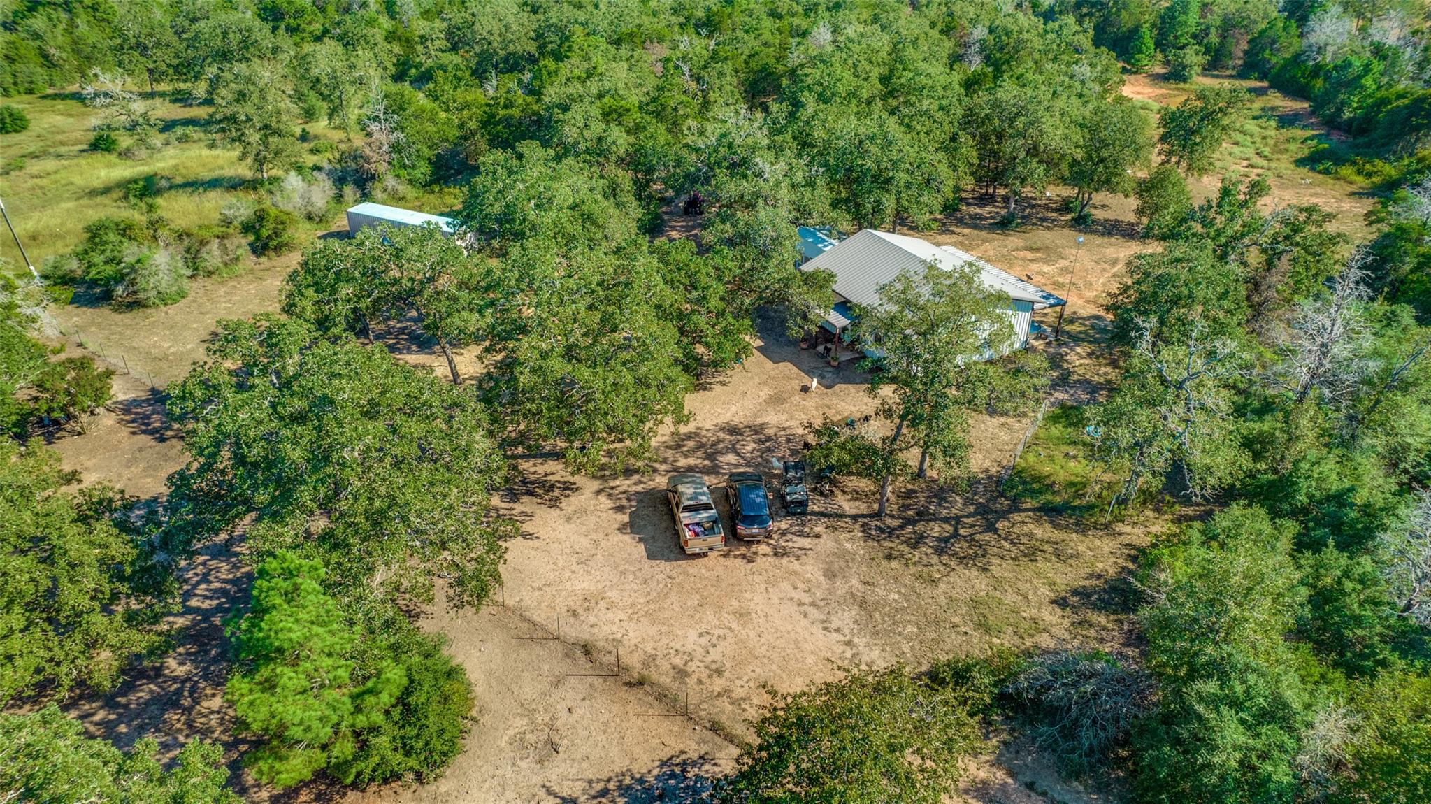 157 Cricket Hollow Ln, Smithville, TX 78957