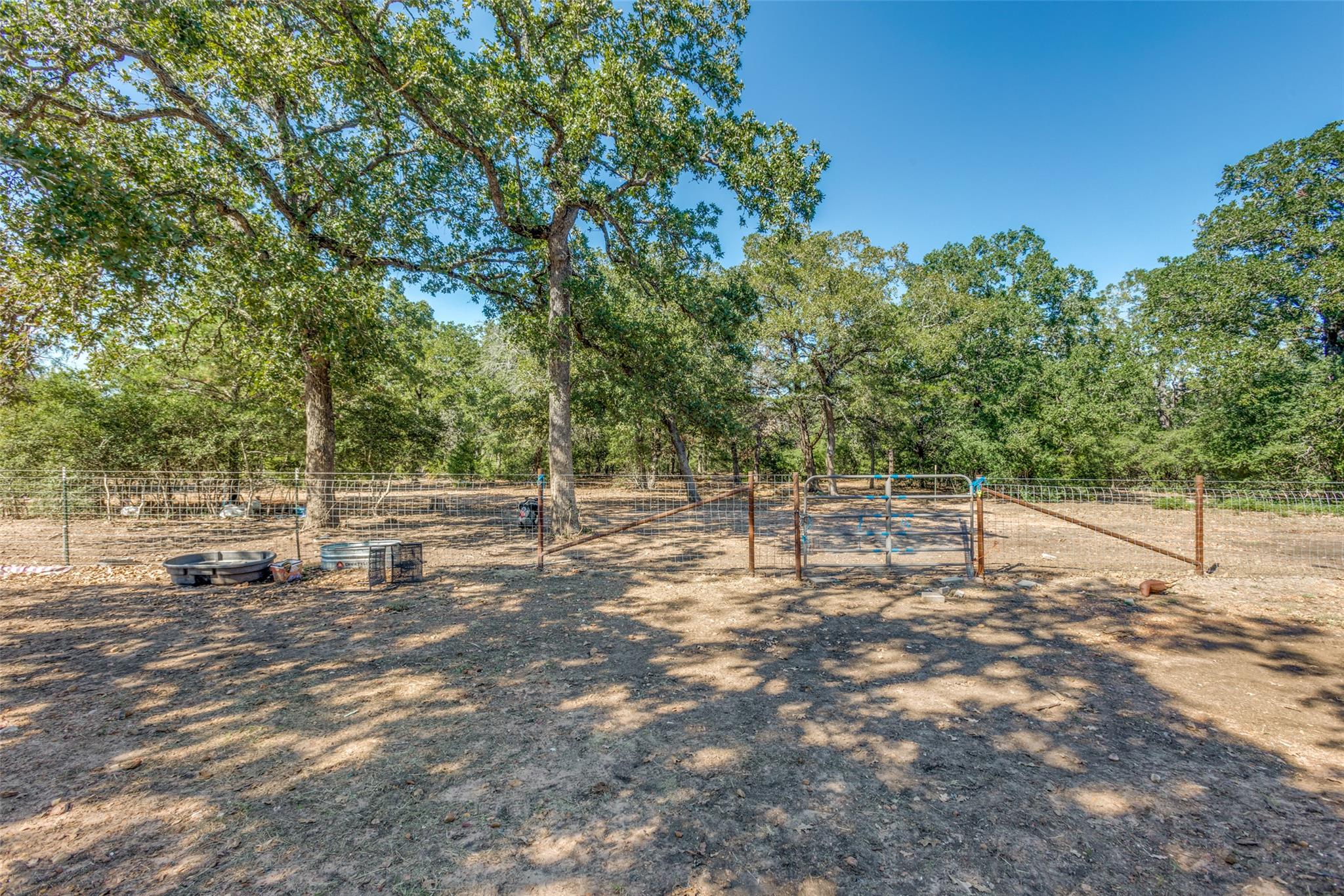 157 Cricket Hollow Ln, Smithville, TX 78957