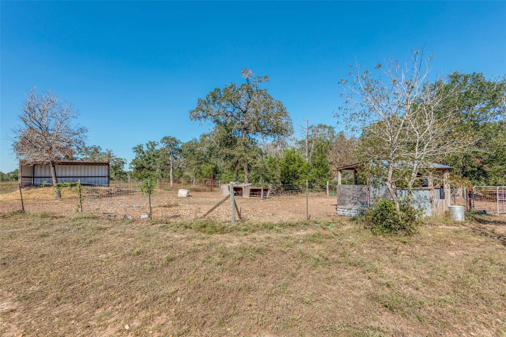 157 Cricket Hollow Ln, Smithville, TX 78957