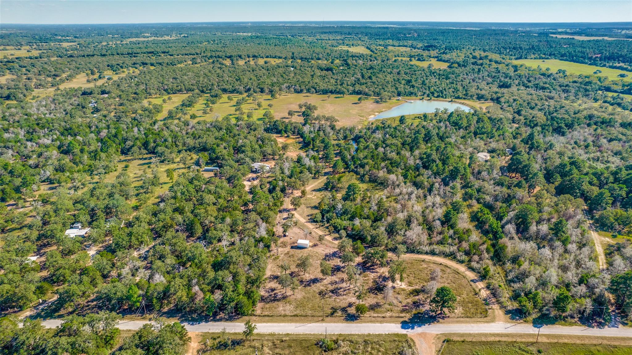 157 Cricket Hollow Ln, Smithville, TX 78957