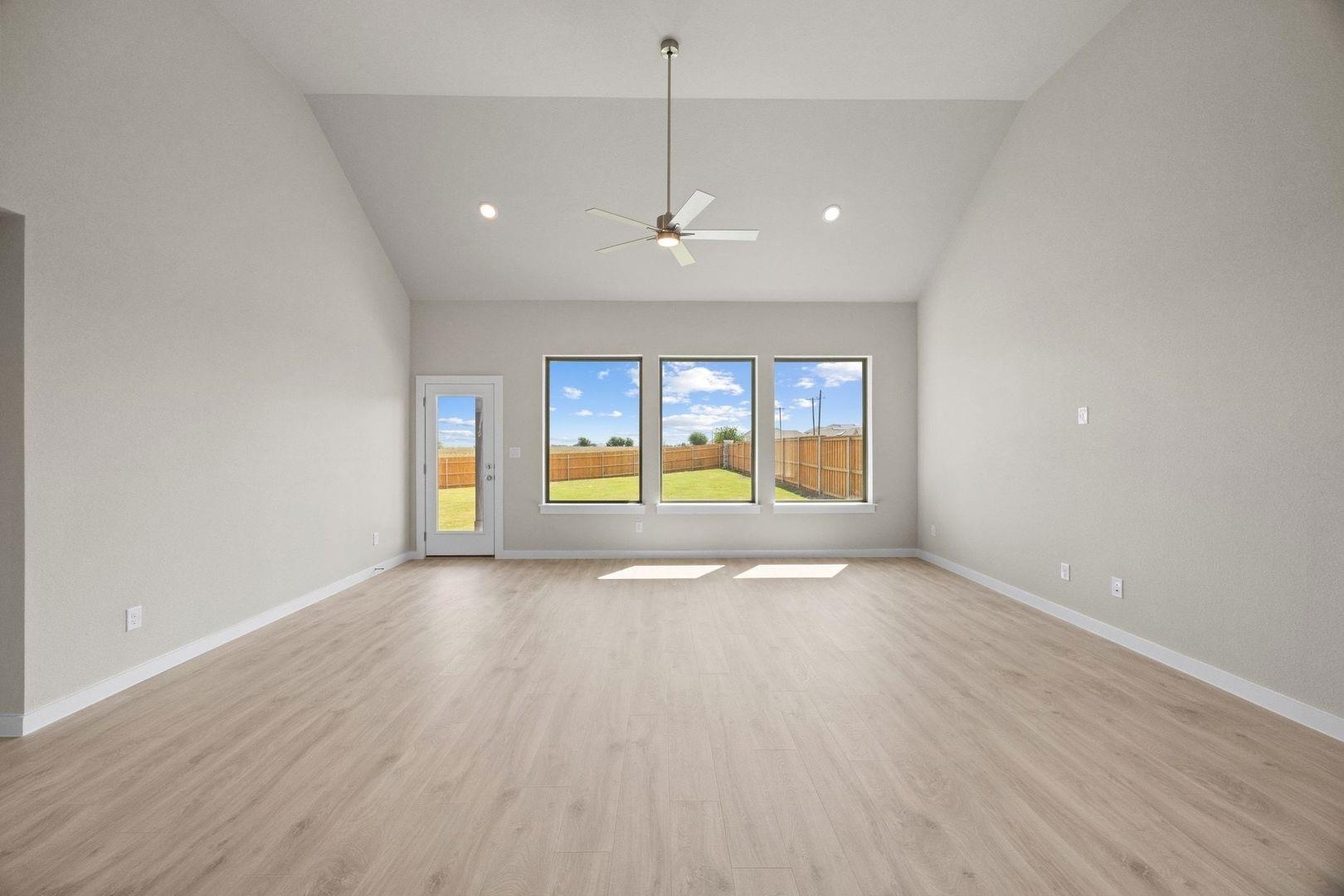 100 Divisadero Dr, Hutto, TX 78634