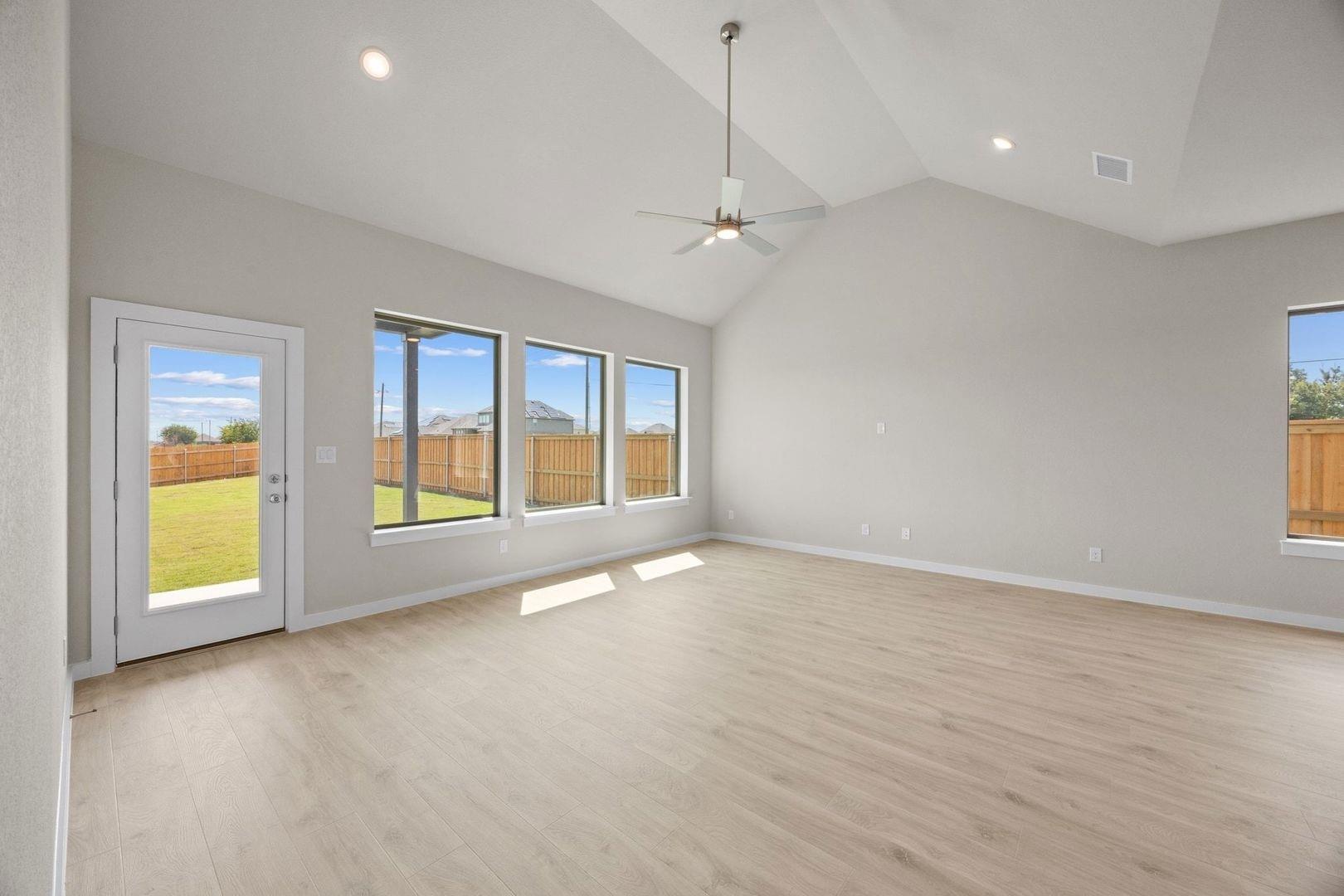 100 Divisadero Dr, Hutto, TX 78634