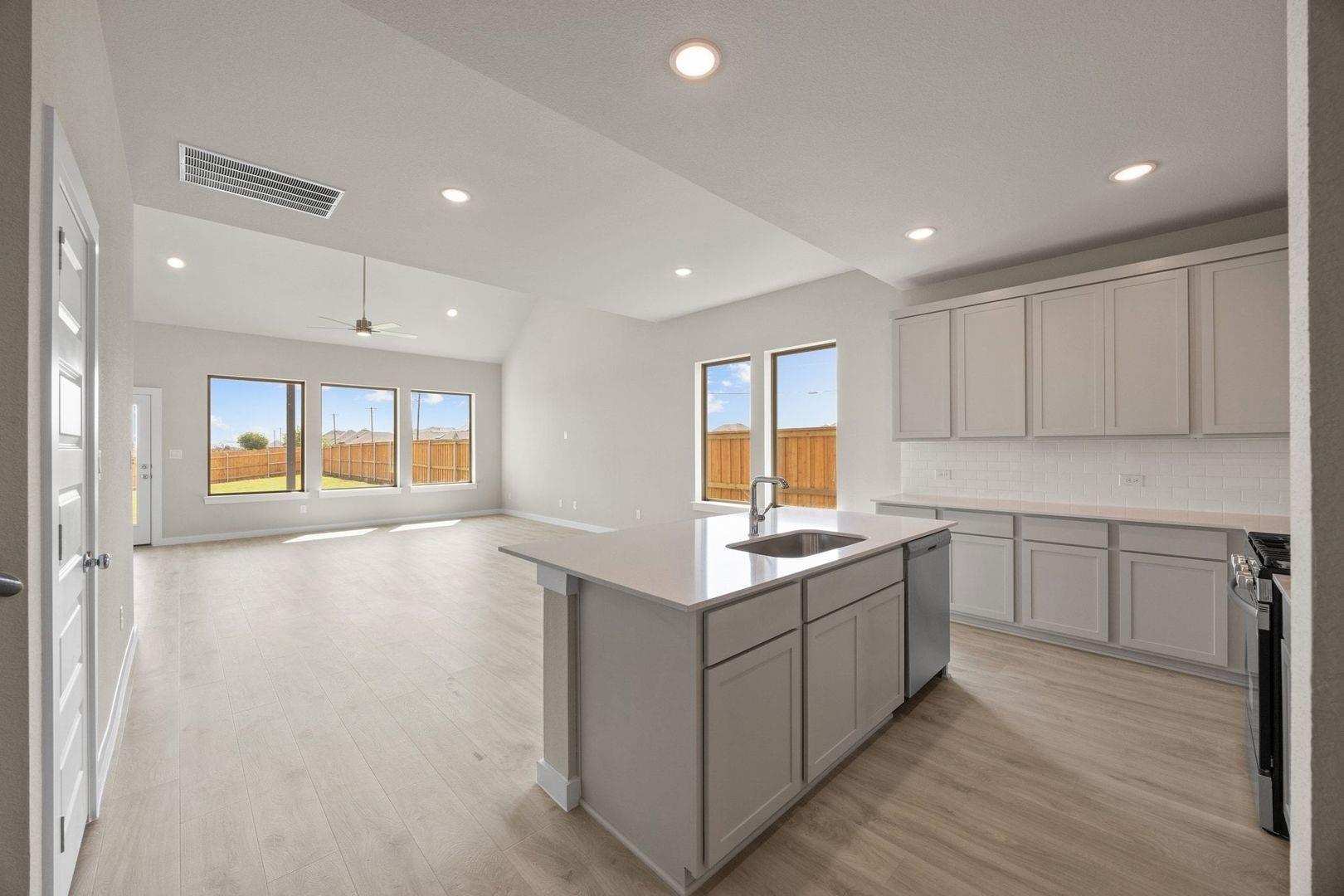 100 Divisadero Dr, Hutto, TX 78634