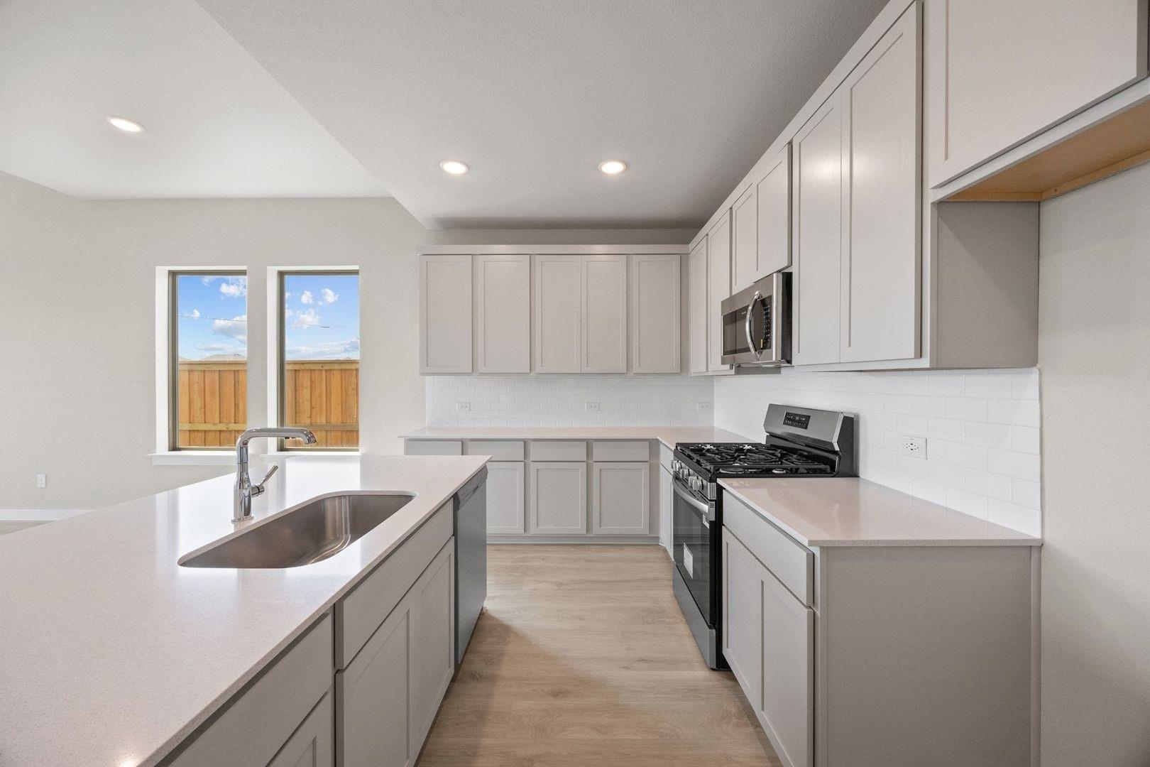 100 Divisadero Dr, Hutto, TX 78634