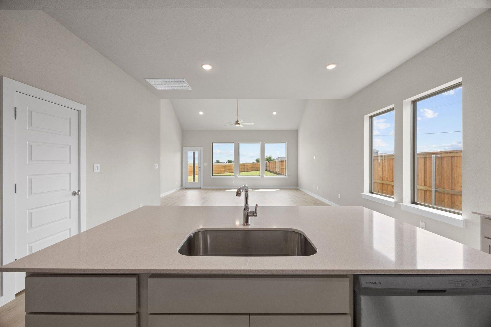 100 Divisadero Dr, Hutto, TX 78634