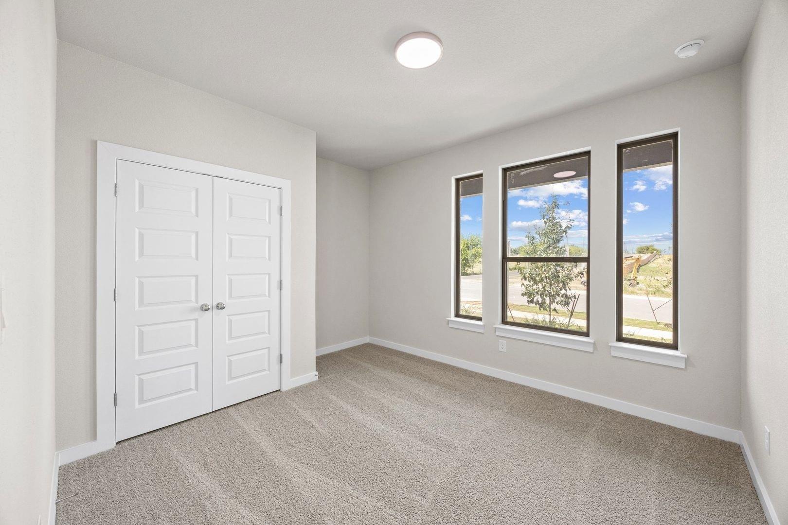 100 Divisadero Dr, Hutto, TX 78634