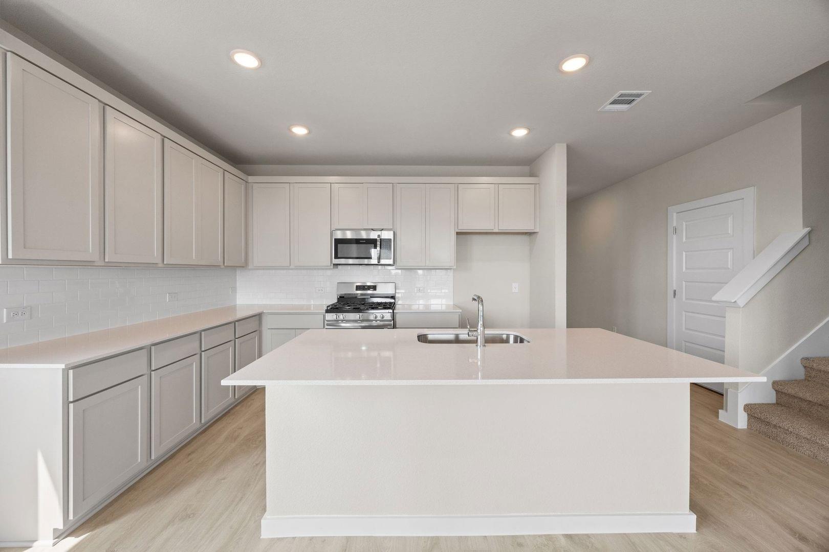 100 Divisadero Dr, Hutto, TX 78634