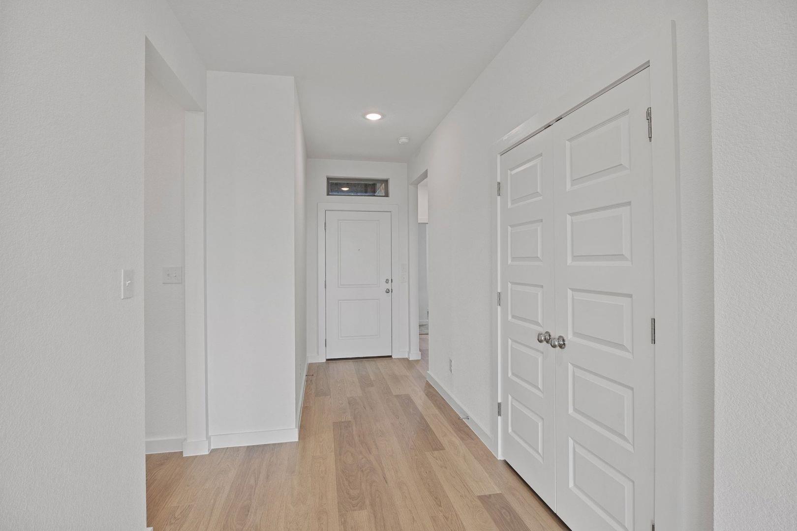 102 Divisadero Dr, Hutto, TX 78634