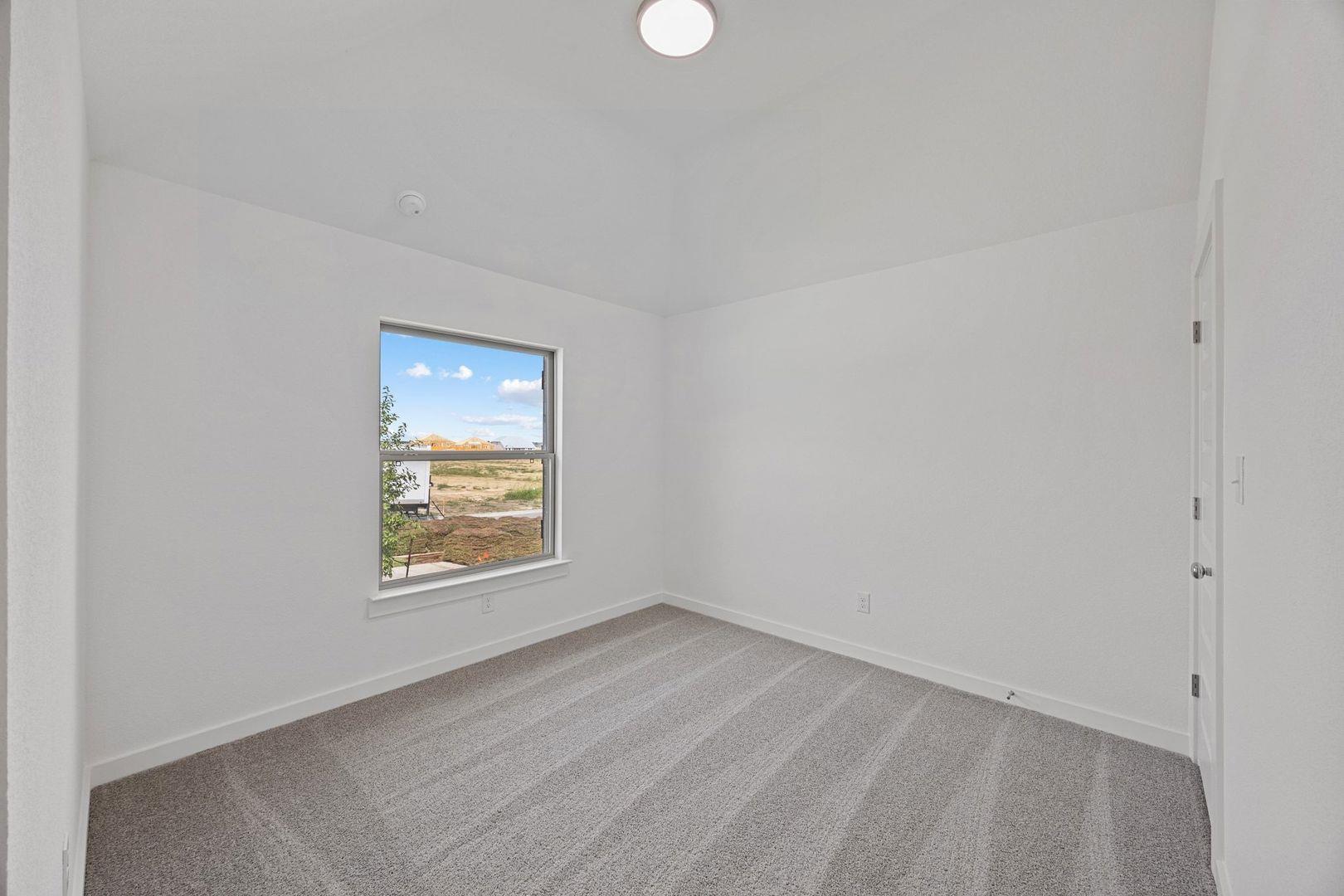 102 Divisadero Dr, Hutto, TX 78634