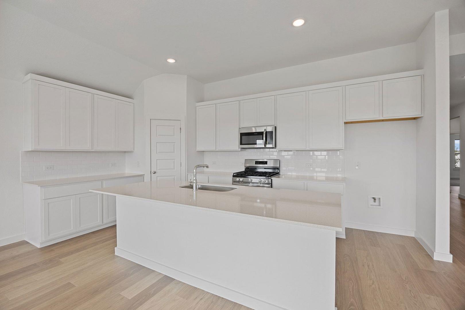 102 Divisadero Dr, Hutto, TX 78634