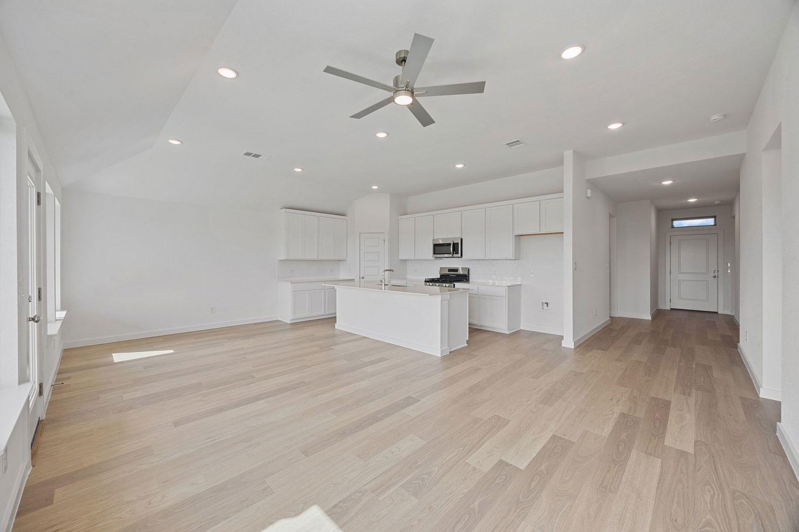 102 Divisadero Dr, Hutto, TX 78634