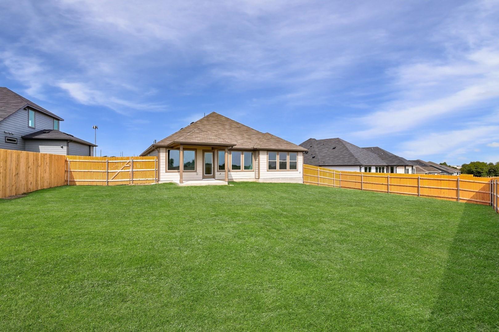 102 Divisadero Dr, Hutto, TX 78634