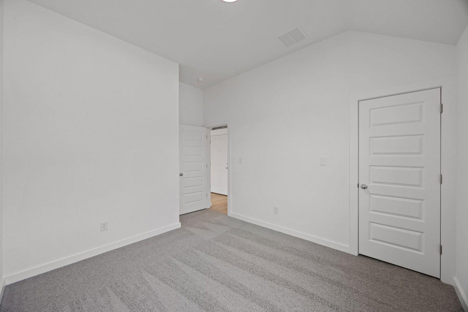 102 Divisadero Dr, Hutto, TX 78634