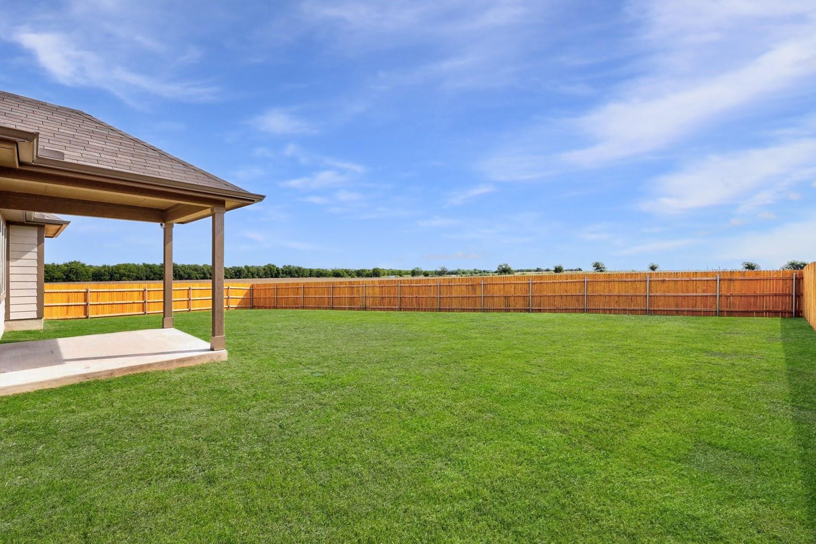 102 Divisadero Dr, Hutto, TX 78634