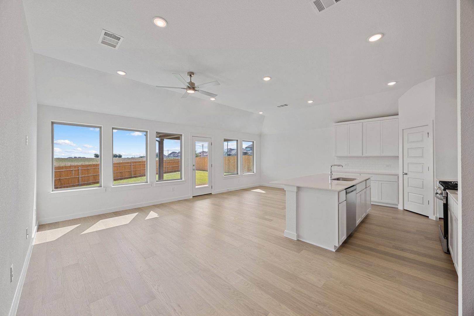 102 Divisadero Dr, Hutto, TX 78634