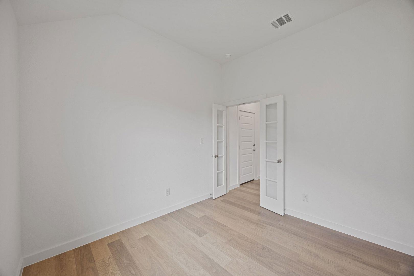 102 Divisadero Dr, Hutto, TX 78634