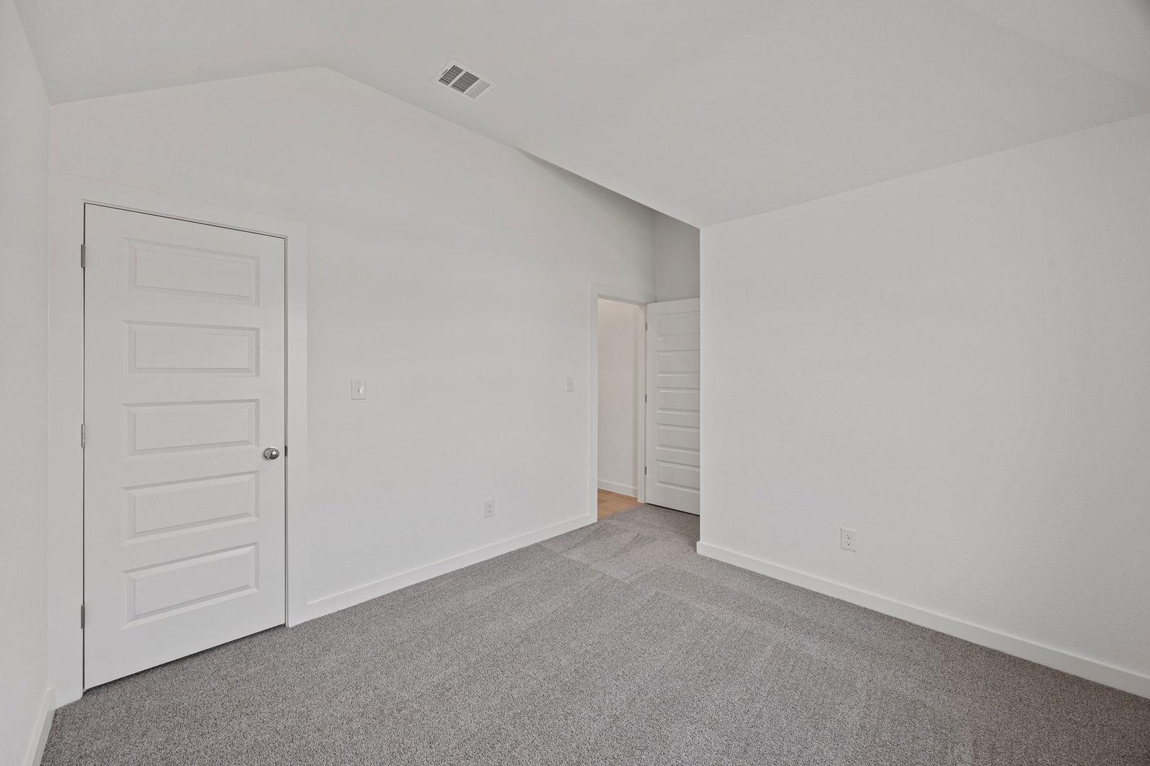 102 Divisadero Dr, Hutto, TX 78634