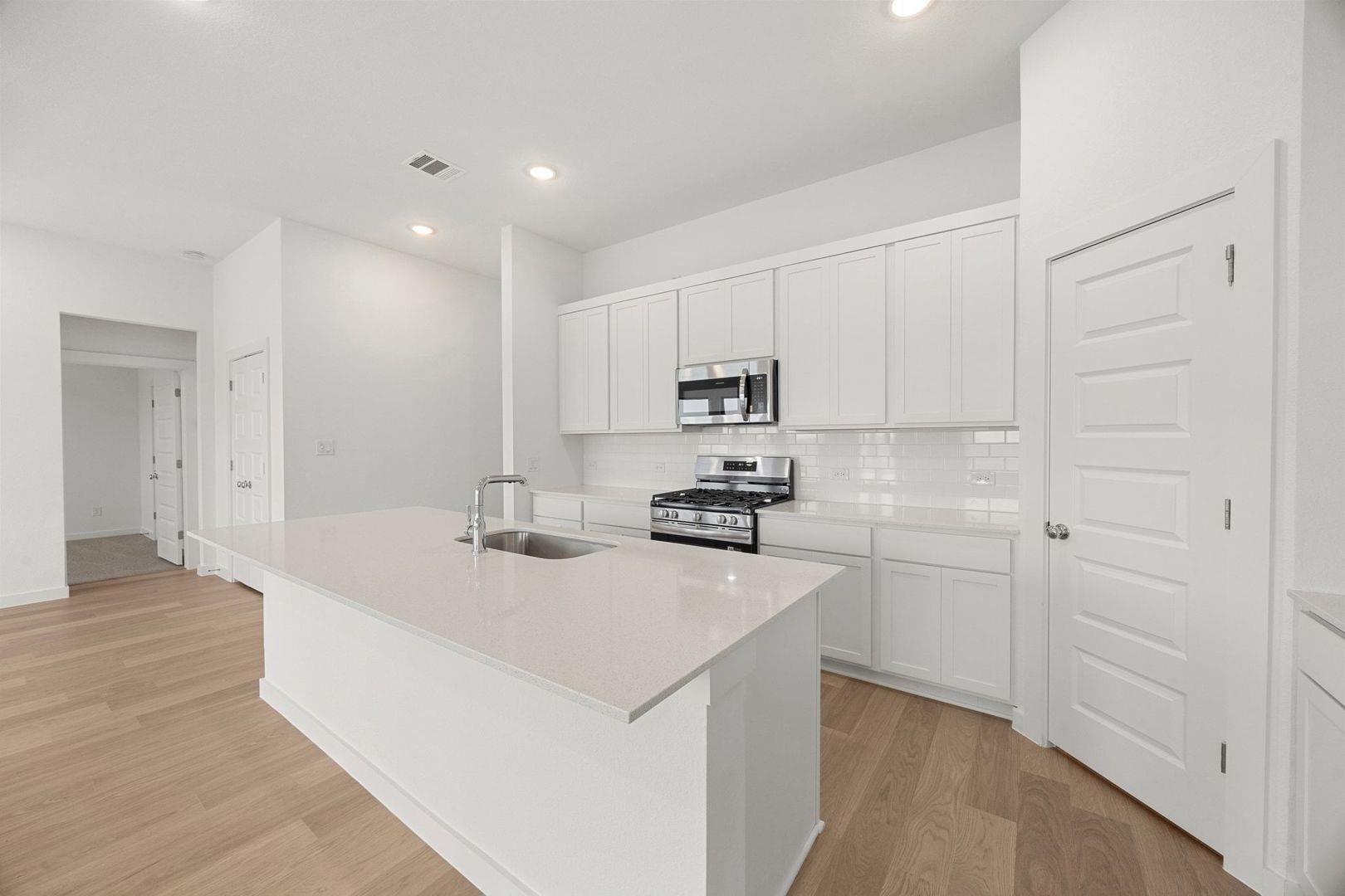 104 Divisadero Dr, Hutto, TX 78634