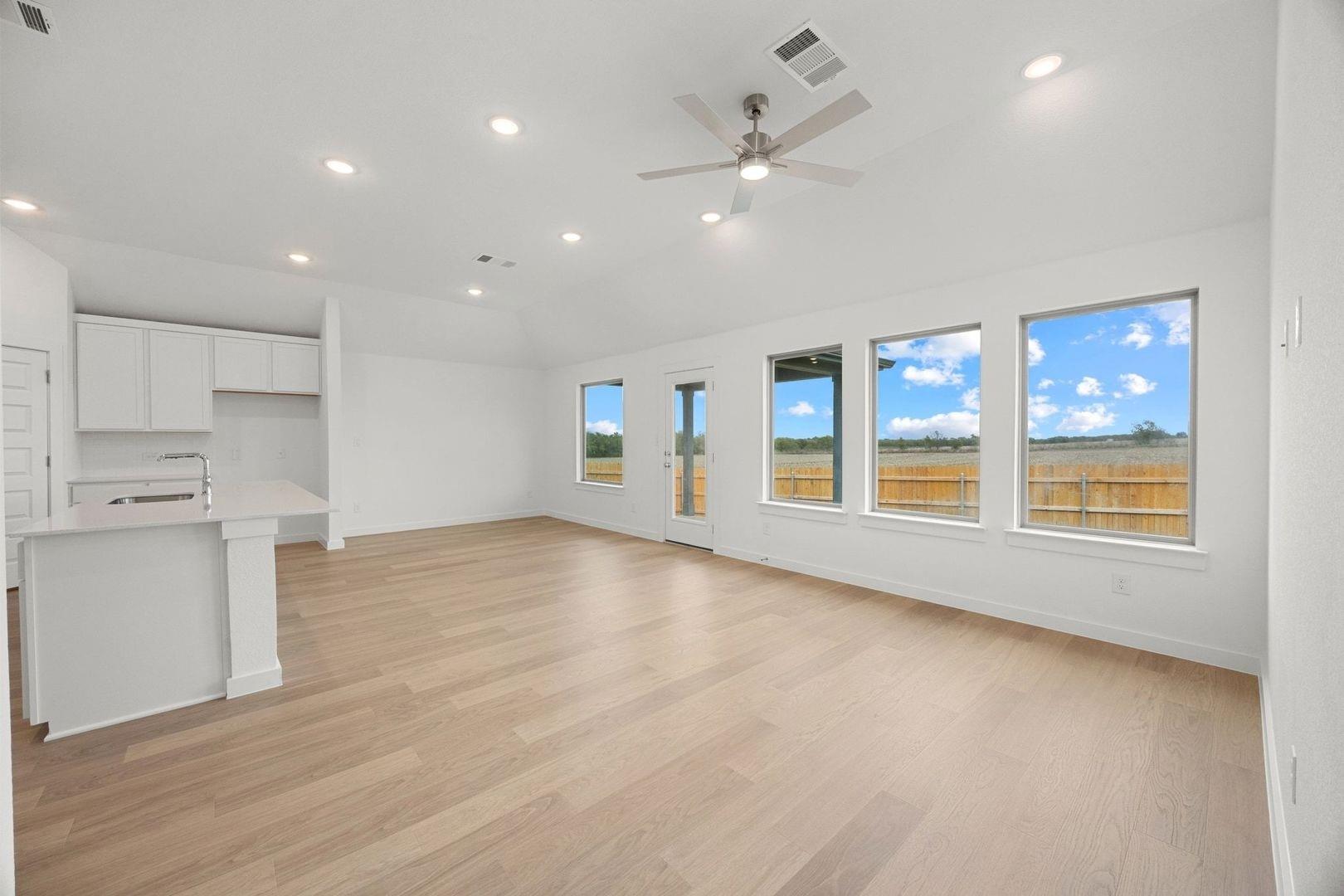 104 Divisadero Dr, Hutto, TX 78634