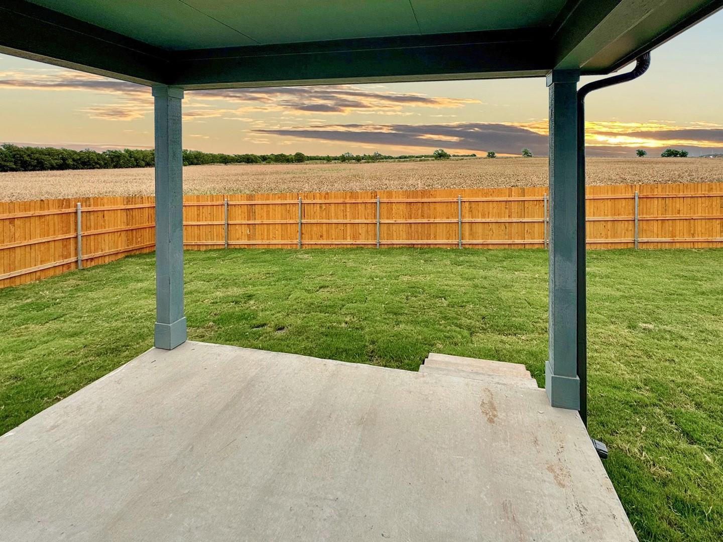 104 Divisadero Dr, Hutto, TX 78634