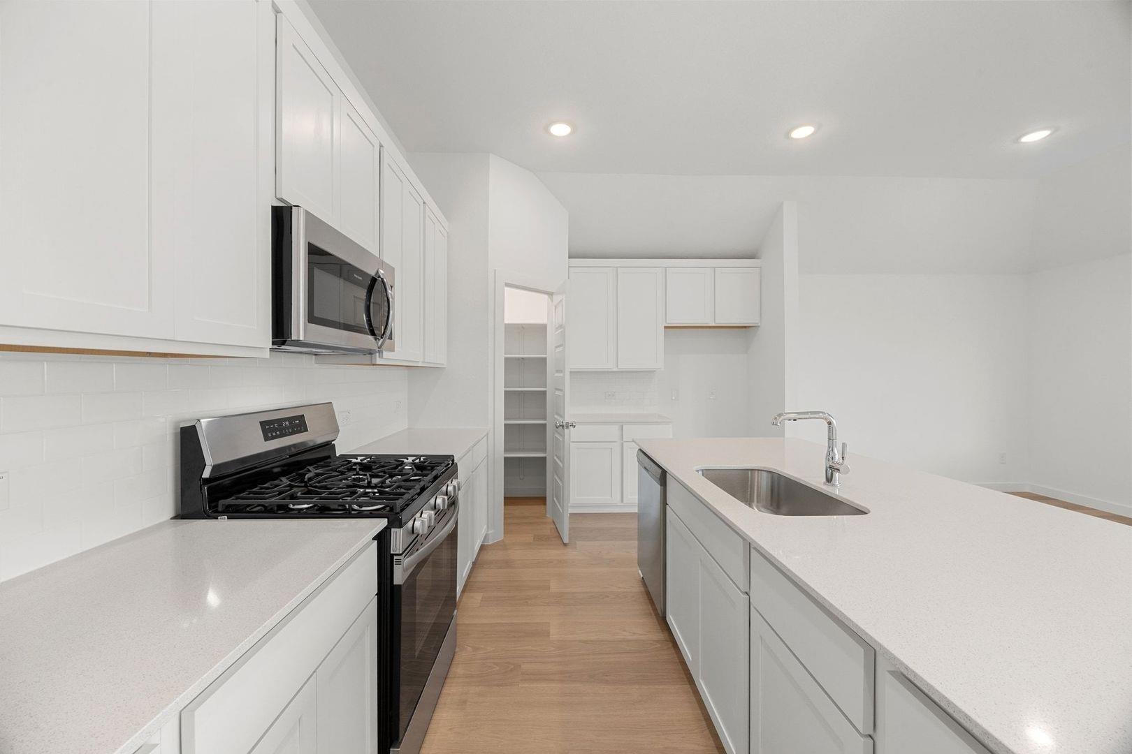 104 Divisadero Dr, Hutto, TX 78634