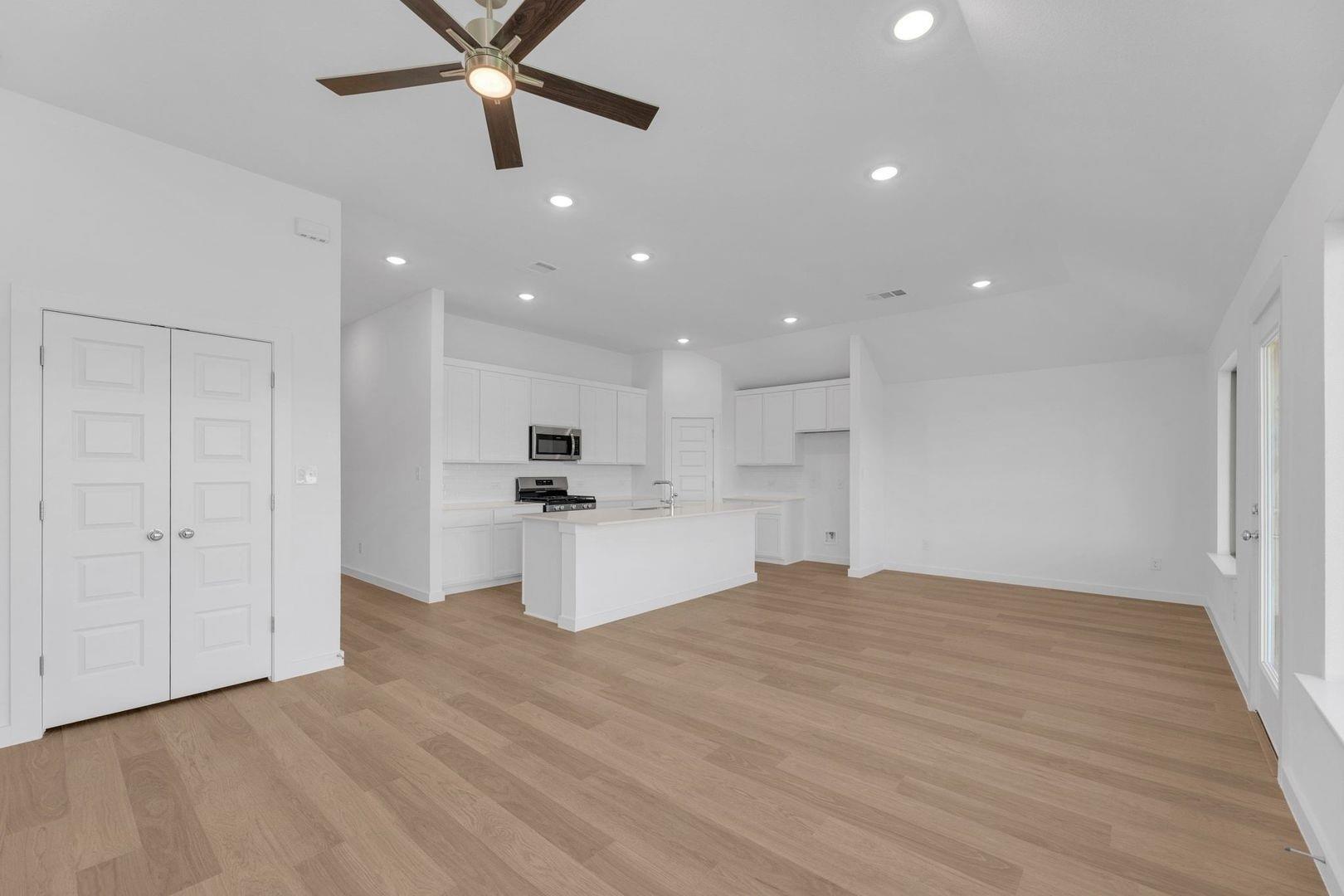 312 Sepulveda St, Hutto, TX 78634