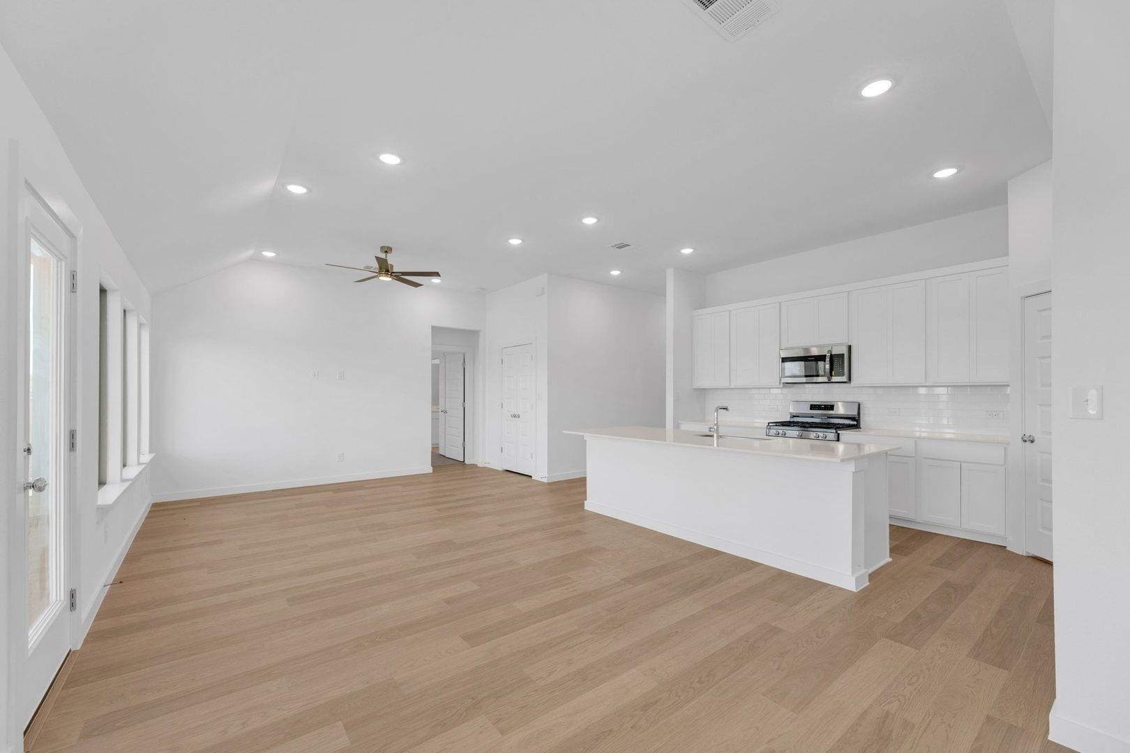 312 Sepulveda St, Hutto, TX 78634