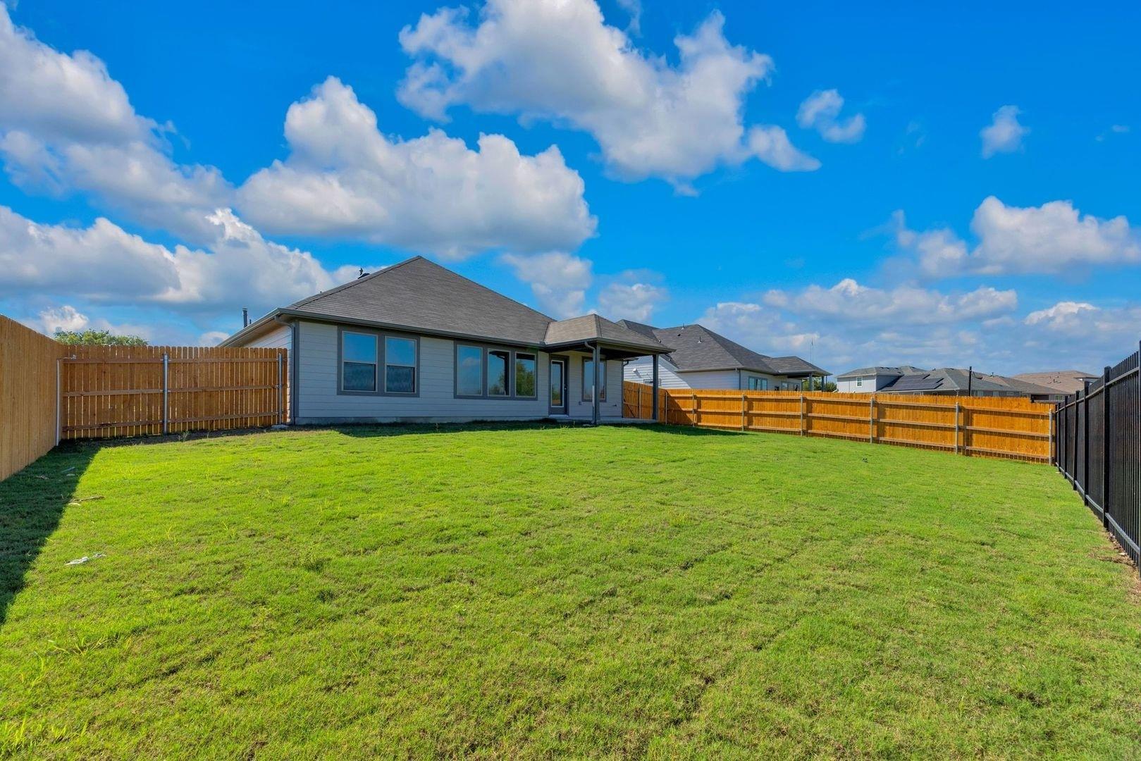 312 Sepulveda St, Hutto, TX 78634