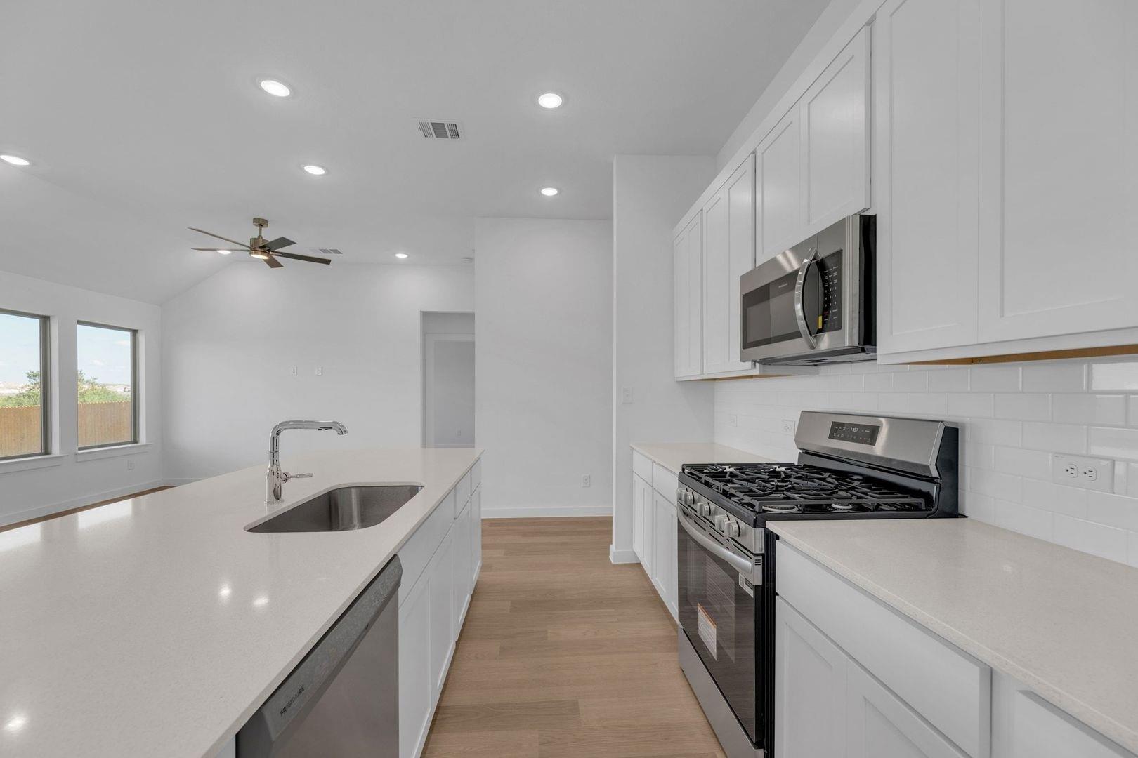 312 Sepulveda St, Hutto, TX 78634