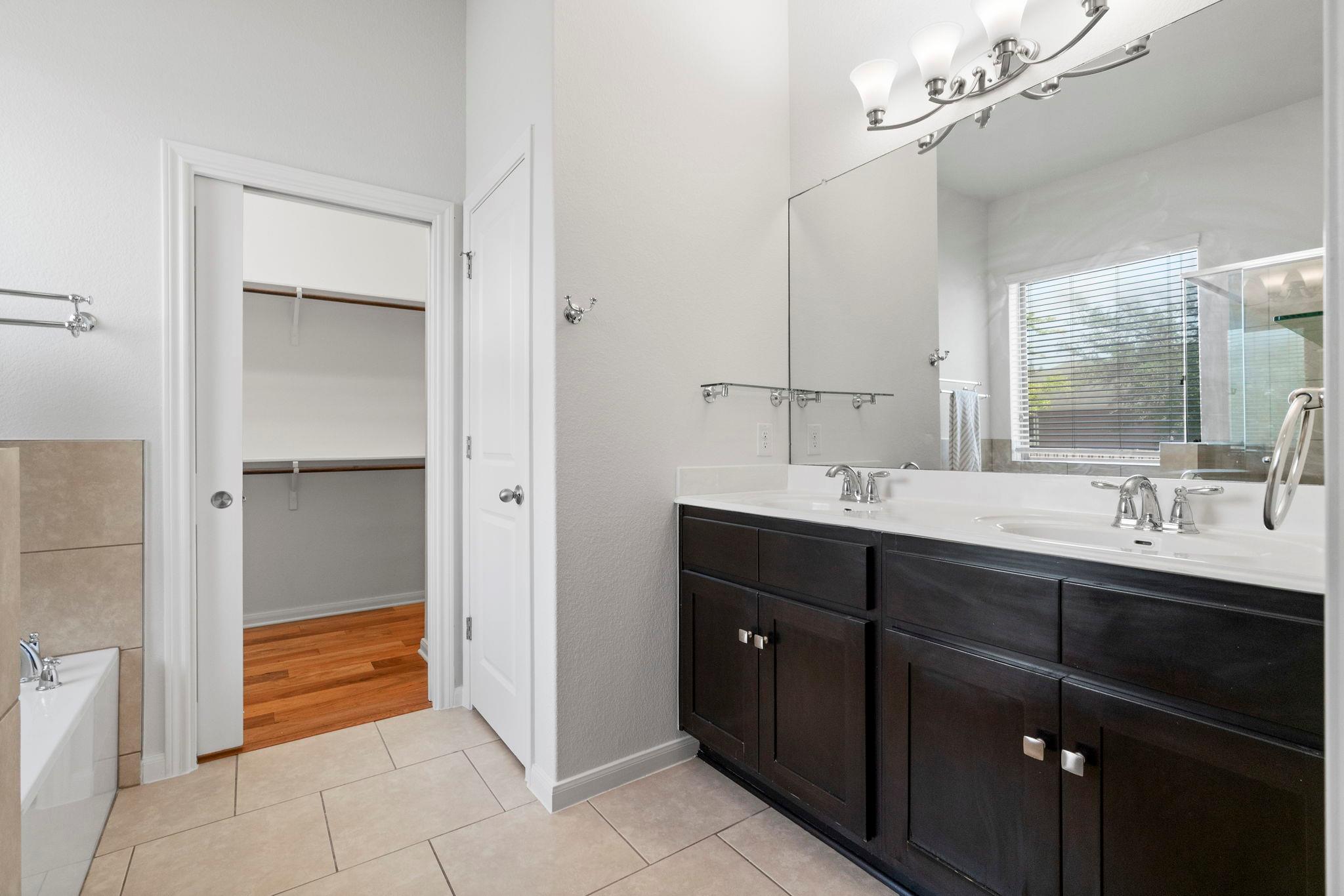 1336 Sanders, Kyle, TX 78640