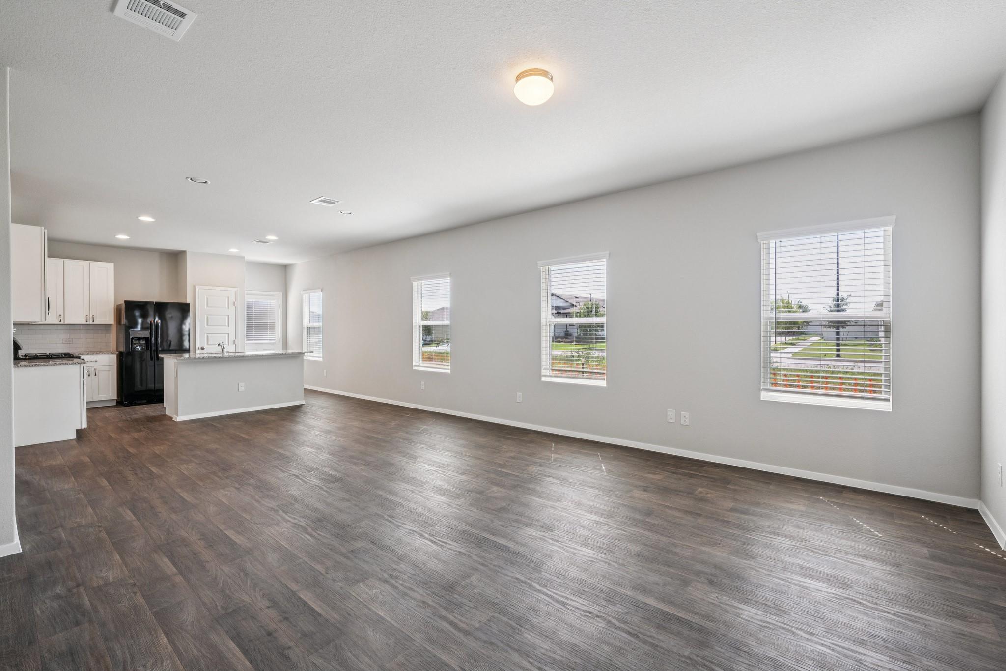 107 Honeybee Ln, Elgin, TX 78621