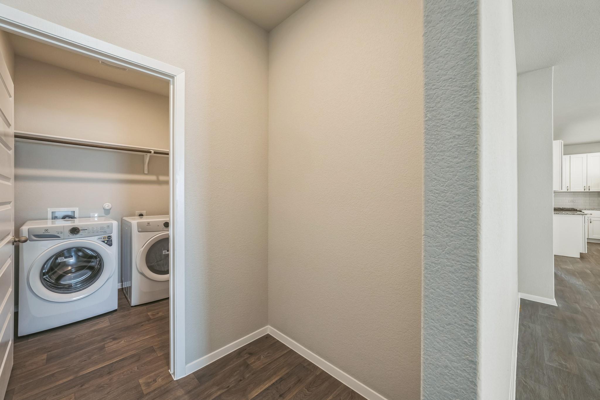 107 Honeybee Ln, Elgin, TX 78621