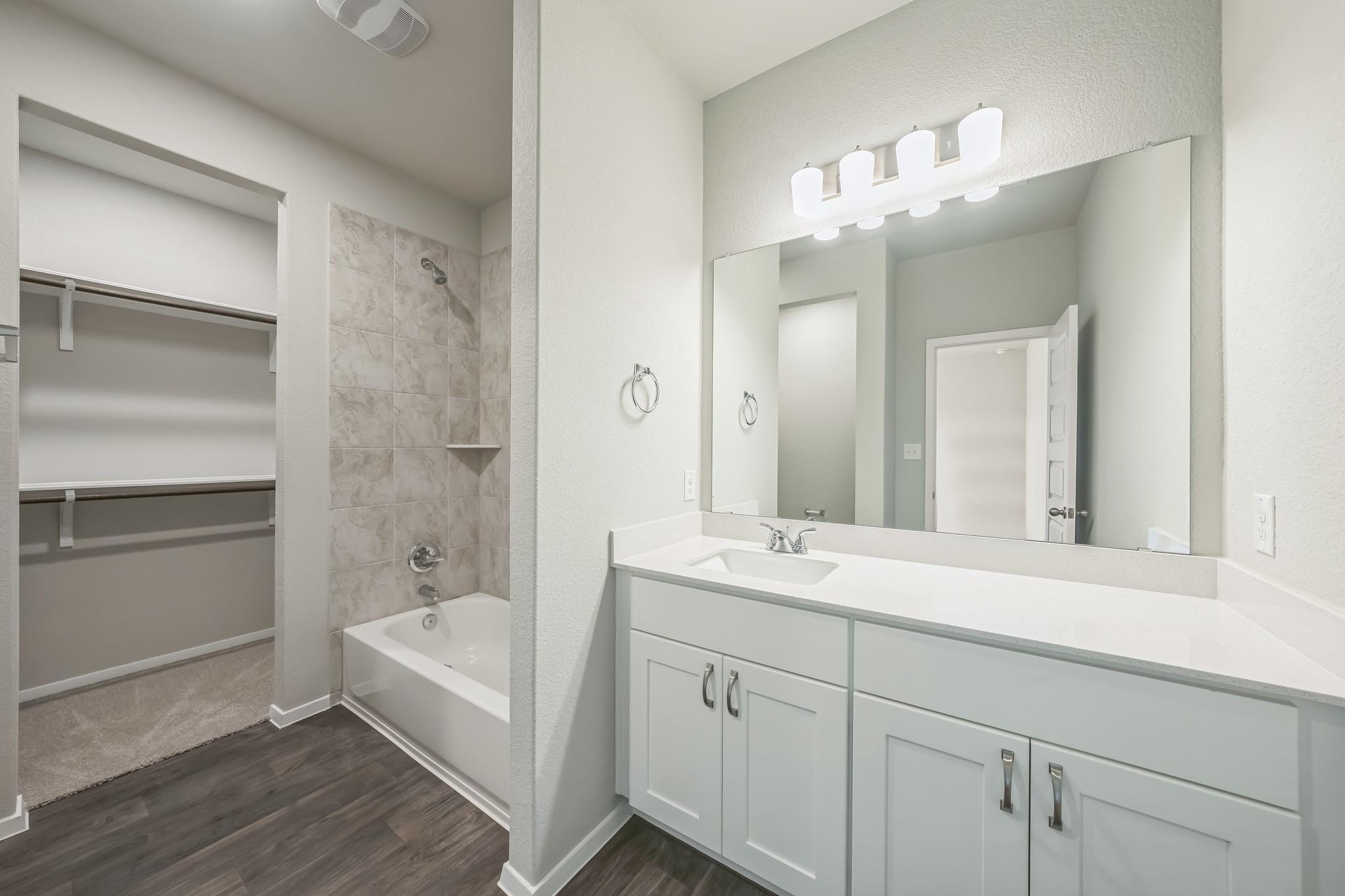 107 Honeybee Ln, Elgin, TX 78621