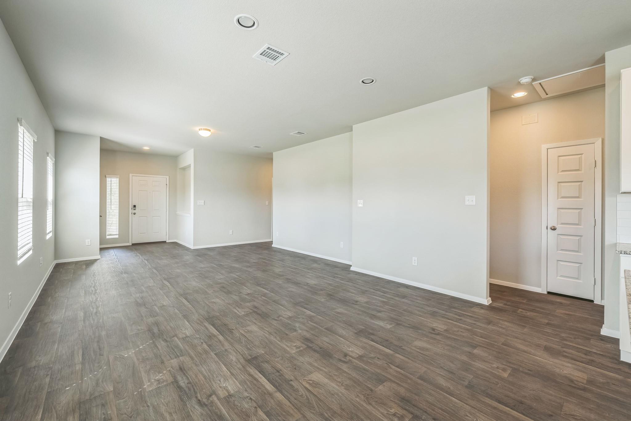 107 Honeybee Ln, Elgin, TX 78621