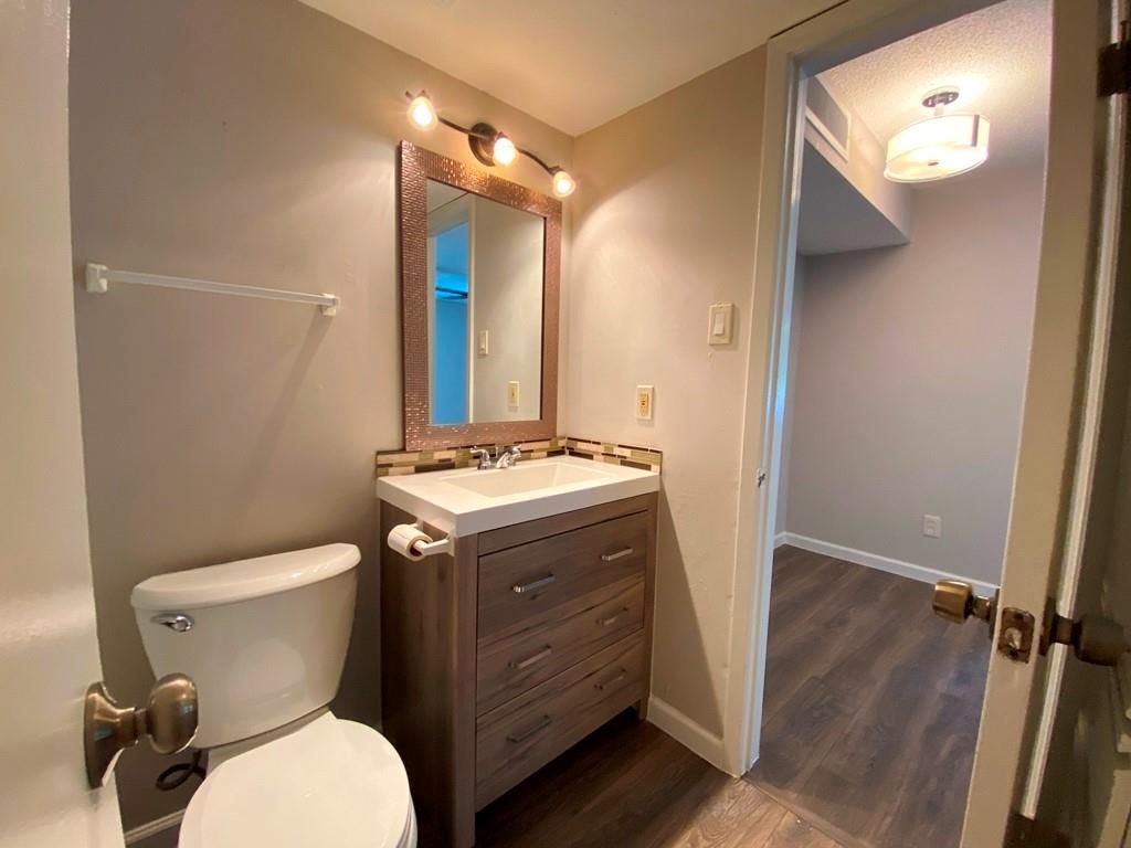 1840 Burton Dr # 128, Austin, TX 78741