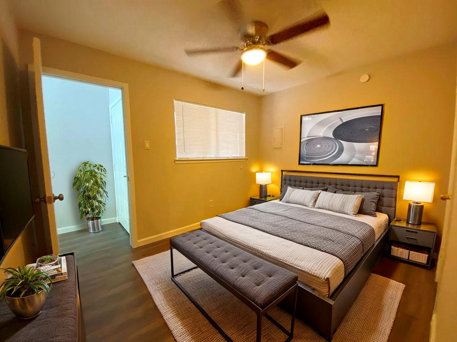 1840 Burton Dr # 128, Austin, TX 78741