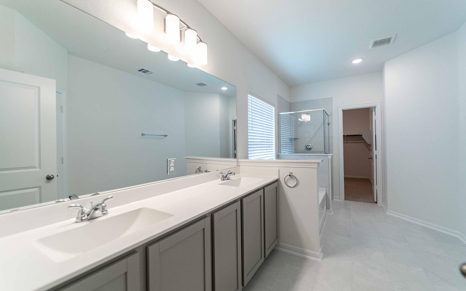 290 Yosemite Dr, Kyle, TX 78640