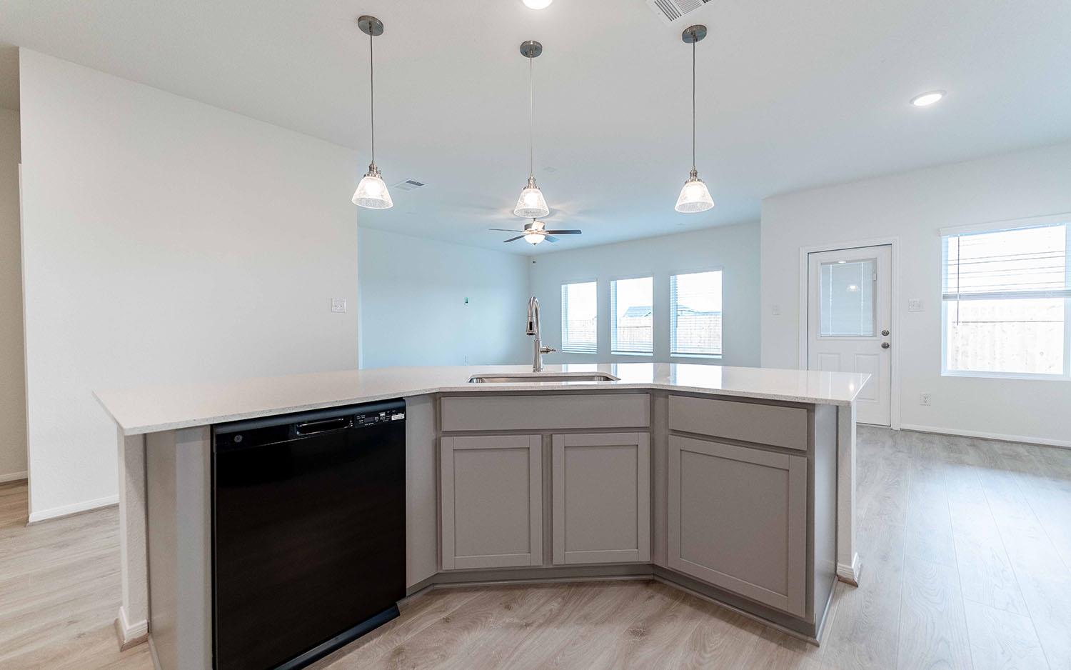 290 Yosemite Dr, Kyle, TX 78640