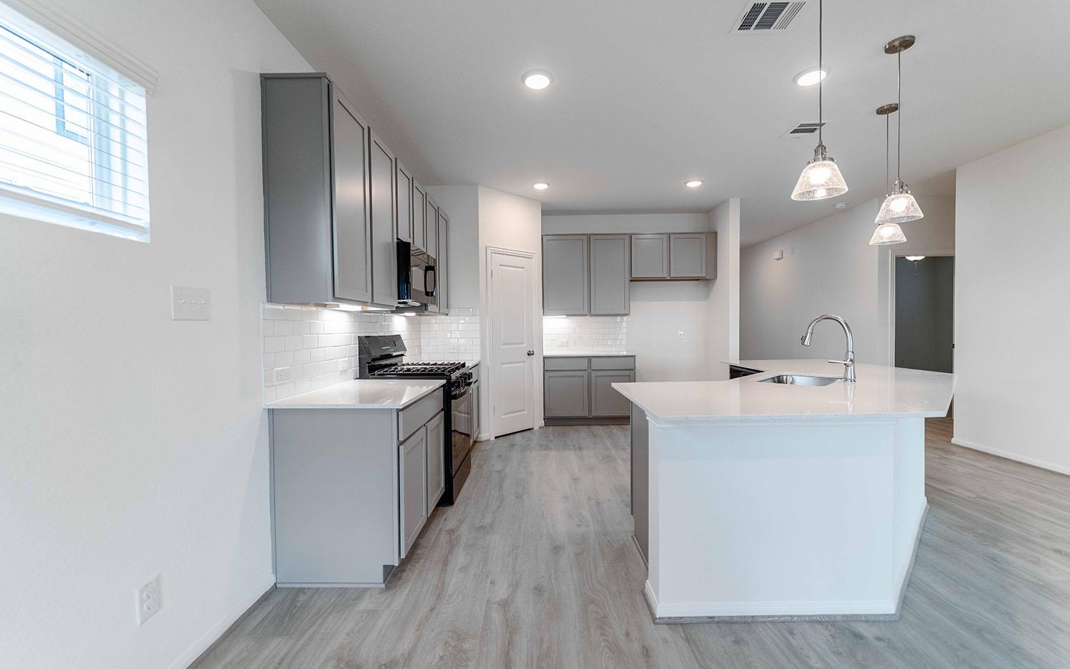 290 Yosemite Dr, Kyle, TX 78640