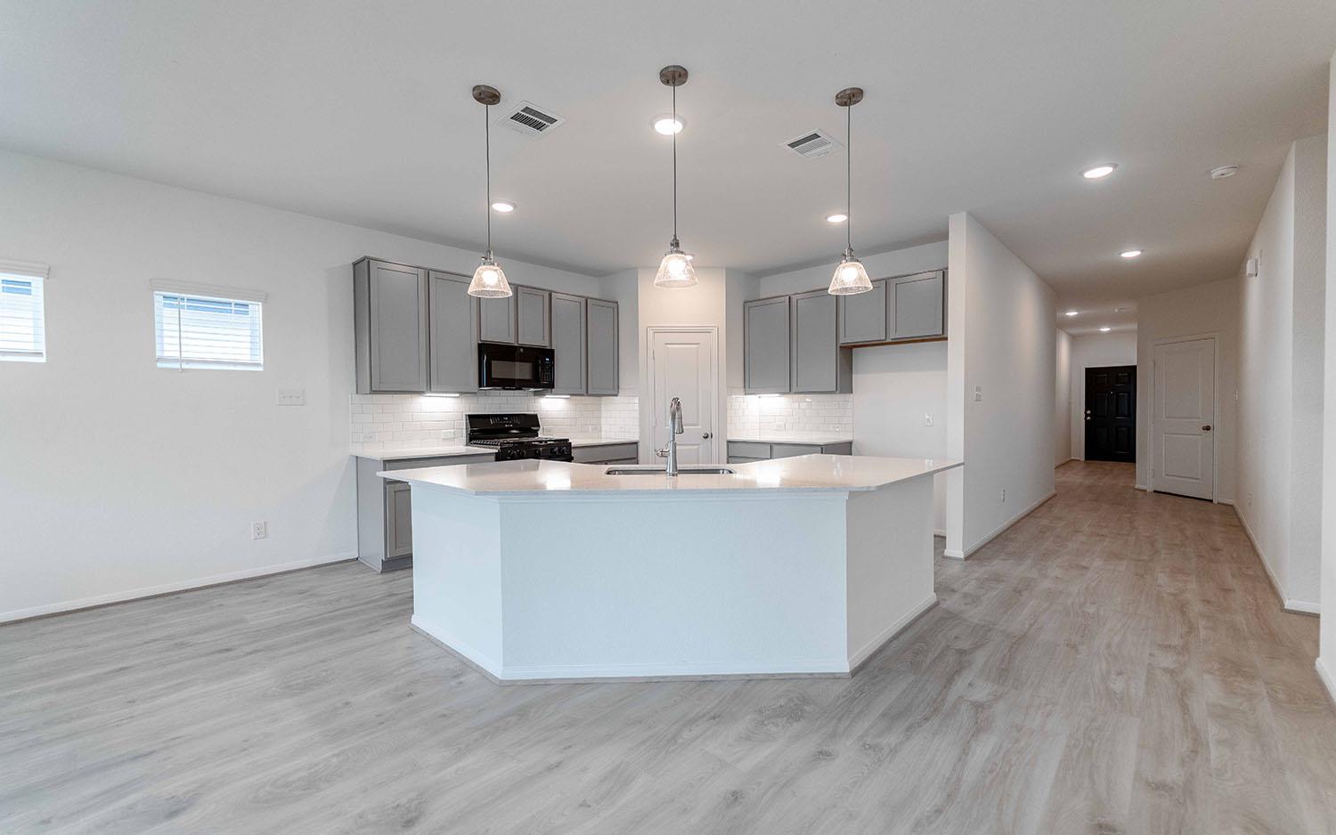 290 Yosemite Dr, Kyle, TX 78640