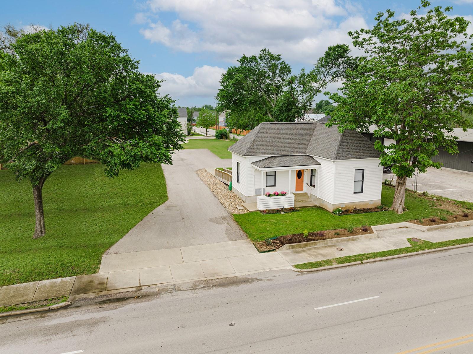 612 W University Ave, Georgetown, TX 78626