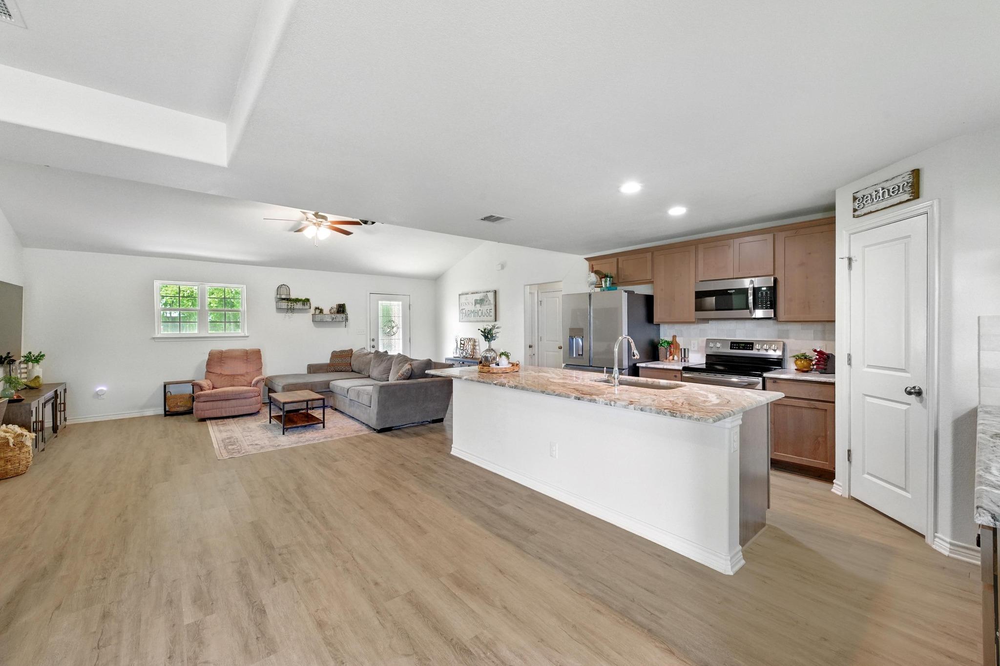 780 County Road 389, Granger, TX 76530