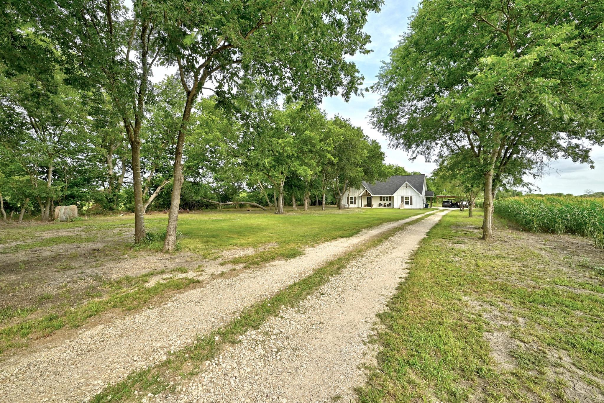 780 County Road 389, Granger, TX 76530
