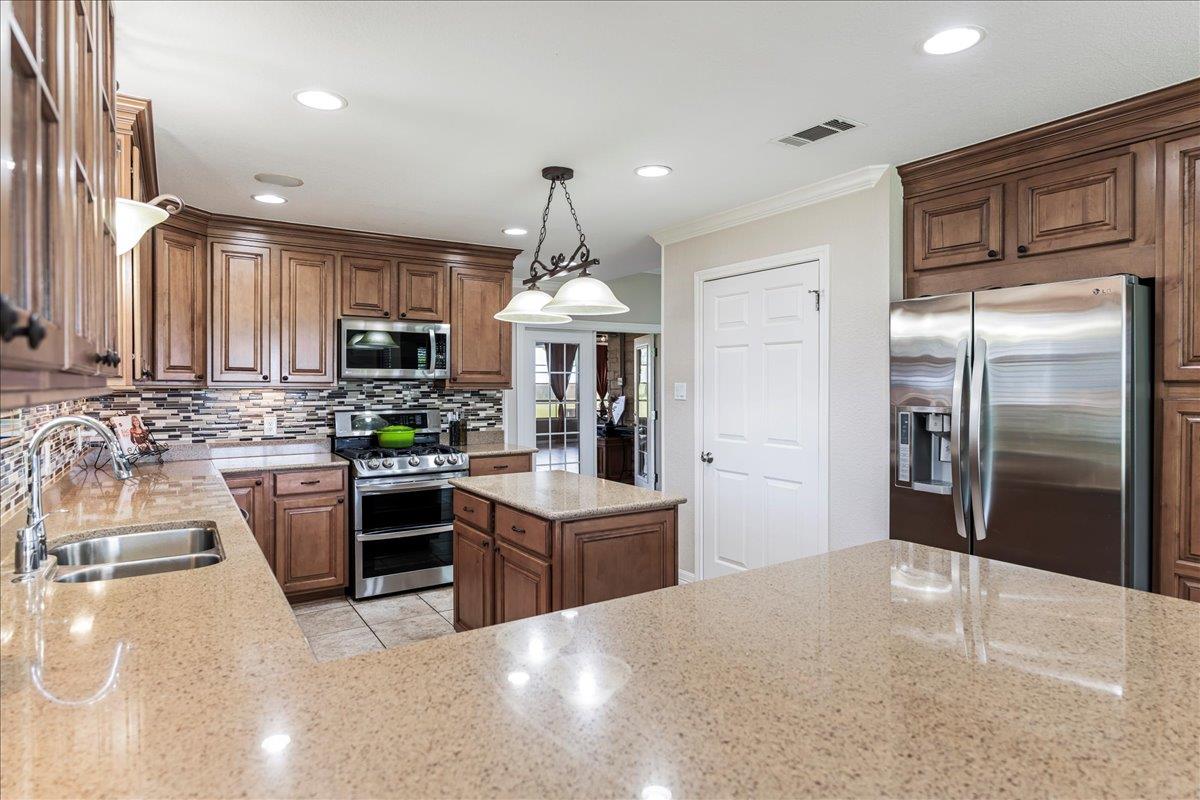 308 Morningside Cir, Hutto, TX 78634