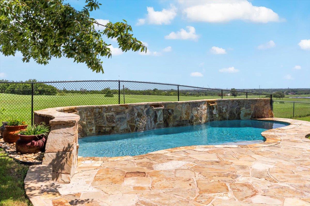 308 Morningside Cir, Hutto, TX 78634