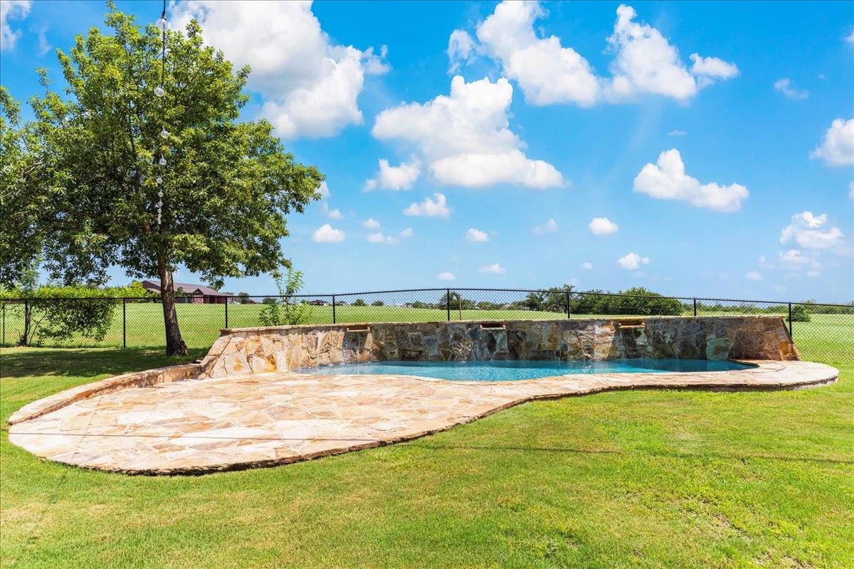 308 Morningside Cir, Hutto, TX 78634